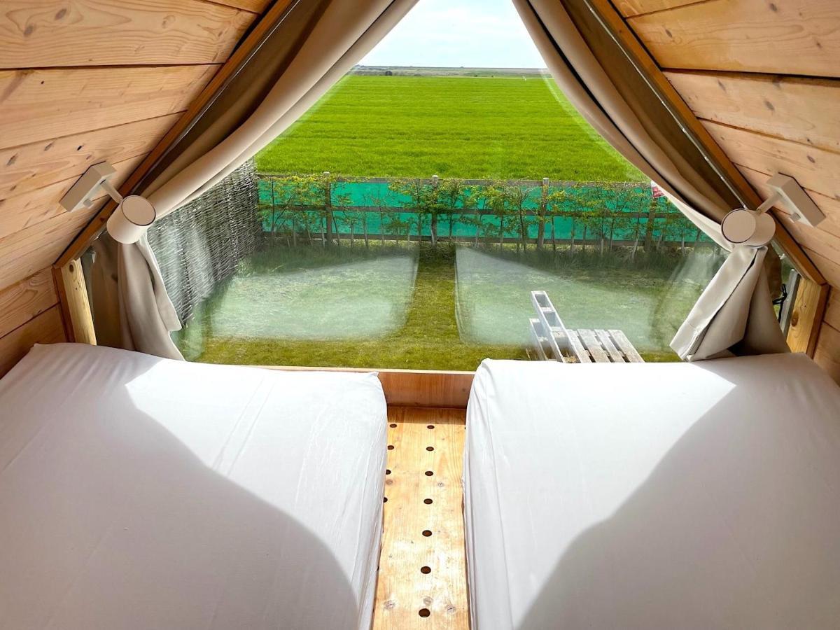 Lushna 8 Petite At Lee Wick Farm Cottages And Glamping Clacton-on-Sea Buitenkant foto
